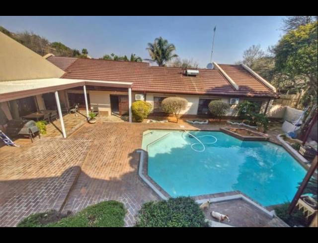 6 BEDROOM HOUSE FOR SALE IN MULBARTON